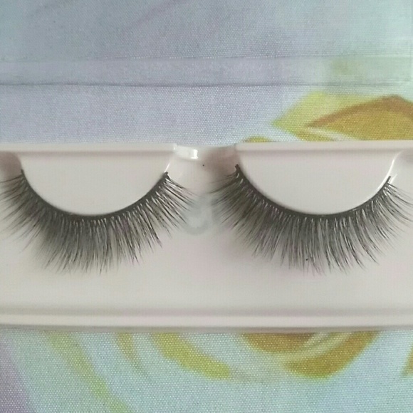 *OUT OF STOCK* C13 Dats Bea Lashes By Lash Levels - Picture 3 of 6